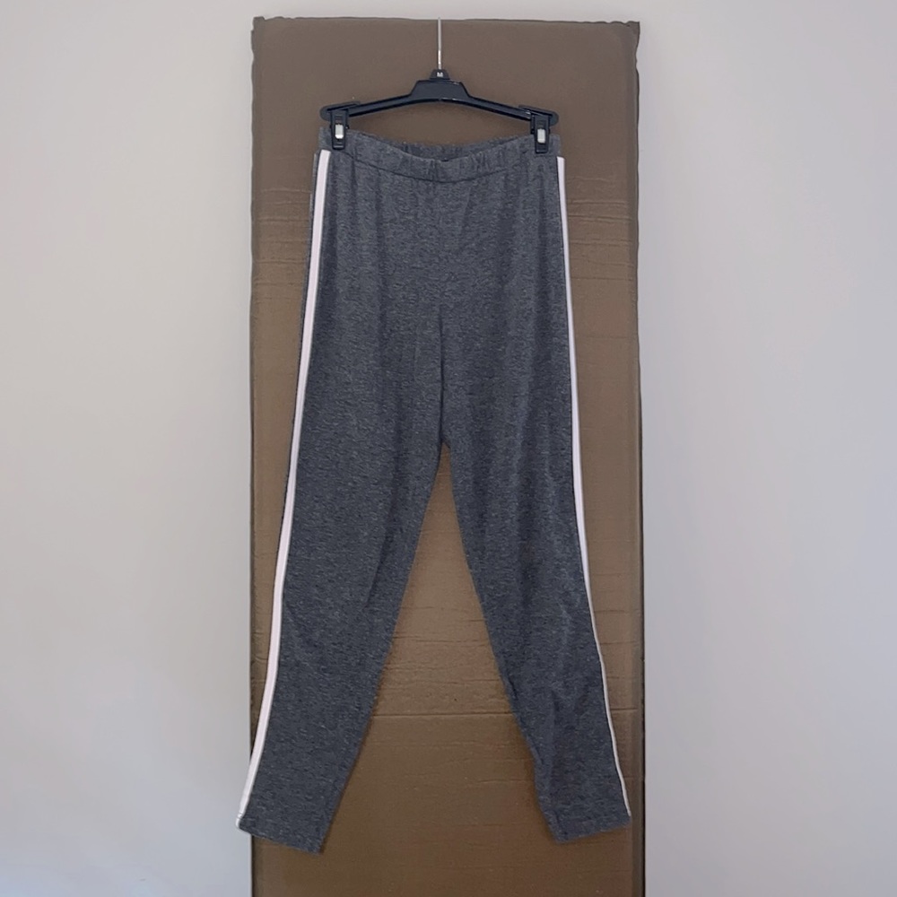 Rue 21 gray striped jogger. Size M — Used in good condition